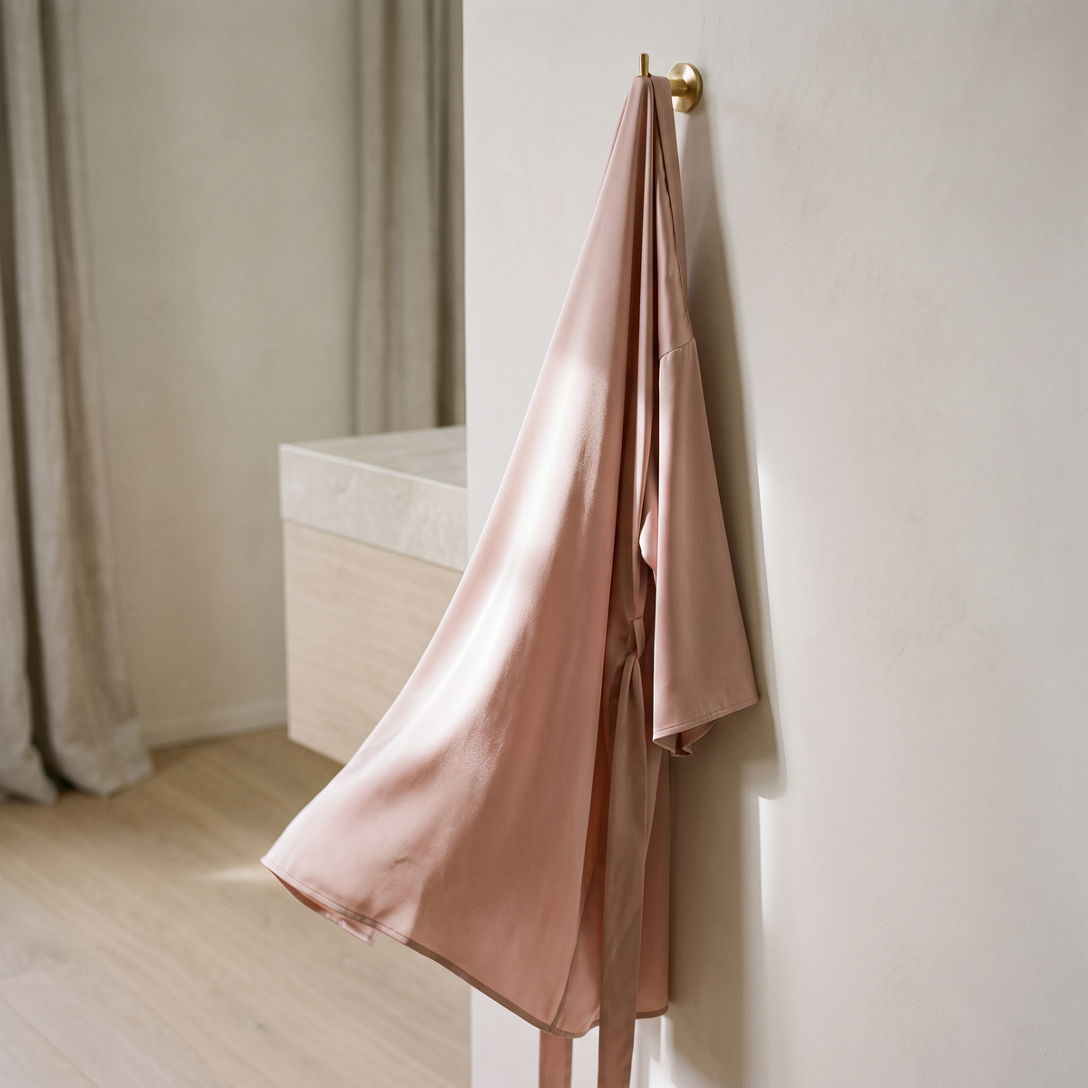 Peignoir en satin femme : élégance et légèreté Image